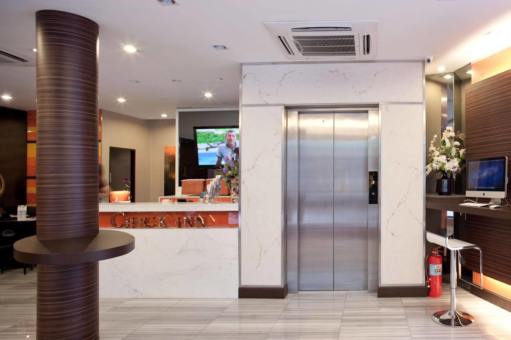 Arawana Express Phromphong Hotel Banguecoque Exterior foto